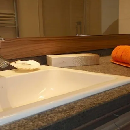 Duenenhaus Aurell, App 6 *